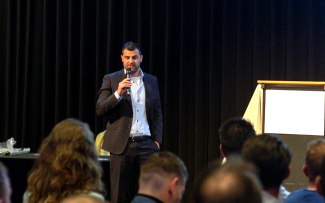 Daniel Krug speaking to an audience